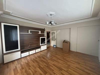 Kartal Cevizlide Caddeye Paralel Oldukça Geniş Satılık 3