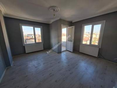 Kartal Topselvi'de Oldukça Geniş Kullanışlı Satılık 3+ 1