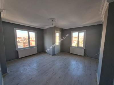 Kartal Topselvi'de Oldukça Geniş Kullanışlı Satılık 3+ 3