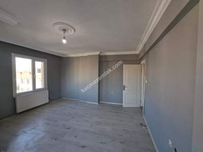 Kartal Topselvi'de Oldukça Geniş Kullanışlı Satılık 3+ 9