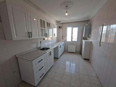 Kartal Topselvi'de Oldukça Geniş Kullanışlı Satılık 3+ 5