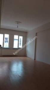 Kartal Uğurmumcu'da Site İçinde Çok Geniş Satılık 2+1 1