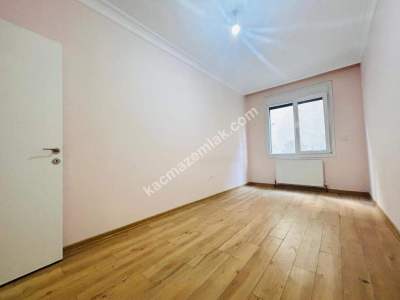 Altıntepe'de 5 Yıllık Binada 2 Kat Otoparklı Balkonlu 12