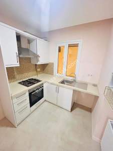 Altıntepe'de 5 Yıllık Binada 2 Kat Otoparklı Balkonlu 8