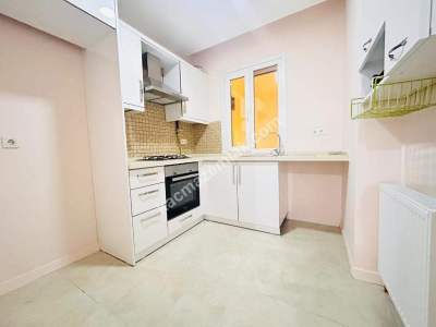 Altıntepe'de 5 Yıllık Binada 2 Kat Otoparklı Balkonlu 7