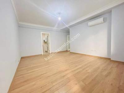 Altıntepe'de 5 Yıllık Binada 2 Kat Otoparklı Balkonlu 5