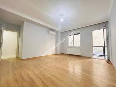 Altıntepe'de 5 Yıllık Binada 2 Kat Otoparklı Balkonlu 3