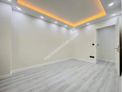 Altıntepe'de Yüksek Giriş Masrafsız Boş 1-1 Daire 13