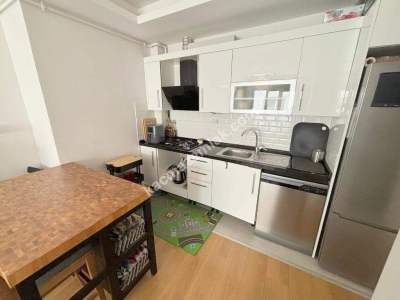 Bostancı-Altıntepe Sınırında Ara Kat 2+1 2