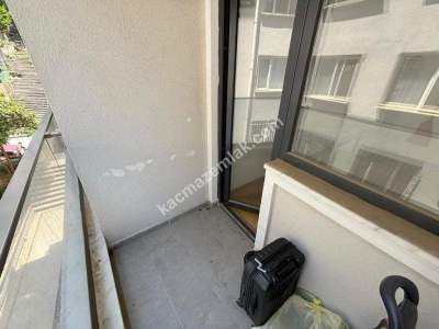 Bostancı-Altıntepe Sınırında Ara Kat 2+1 11