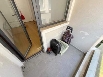 Bostancı-Altıntepe Sınırında Ara Kat 2+1 10