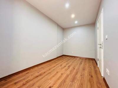 Altıntepe Sahilde Bahçe Teraslı 3 Yıllık 70M² Lüks 2+1! 24