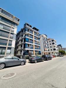 Altıntepe Sahilde Bahçe Teraslı 3 Yıllık 70M² Lüks 2+1! 35