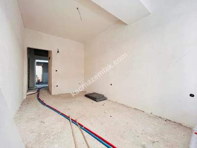 Kaçmaz'dan Sıfır Binada Ara Katta Geniş 1+1 12