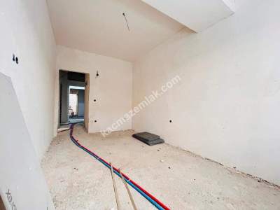 Kaçmaz'dan Sıfır Binada Ara Katta Geniş 1+1 13