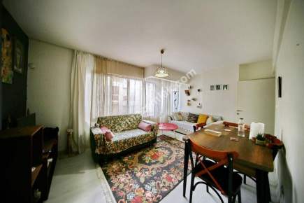 Altıntepe'de Ulaşıma Yakın Katta Ferah 2+1 2