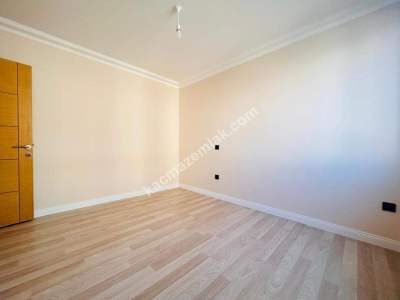 Altıntepe'de Minibüse Yakın 6Yıllık 2.Kat Geniş 2+1 14