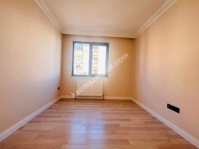 Altıntepe'de Minibüse Yakın 6Yıllık 2.Kat Geniş 2+1 13