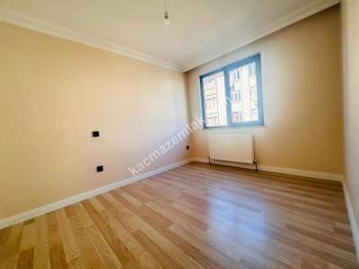 Altıntepe'de Minibüse Yakın 6Yıllık 2.Kat Geniş 2+1 12