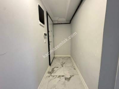 Katta Yeni Binada Kapalı Otoparklı 1+1 Boş 9