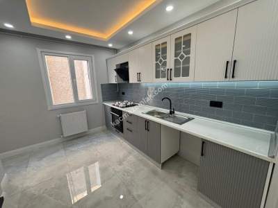 Altıntepe'de Minibüse 1Dk Asansörlü İçi Lüks Yapılı 3+ 1