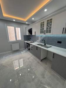 Altıntepe'de Minibüse 1Dk Asansörlü İçi Lüks Yapılı 3+ 2