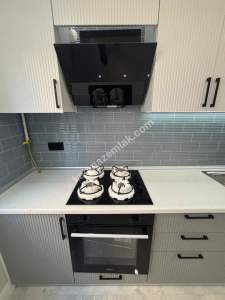 Altıntepe'de Minibüse 1Dk Asansörlü İçi Lüks Yapılı 3+ 3