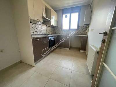 Altıntepe'de Minibüse Yakın Full Ön Cephe 3+1 2