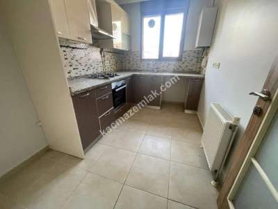 Altıntepe'de Minibüse Yakın Full Ön Cephe 3+1 3