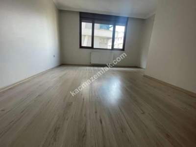 Altıntepe'de Minibüse Yakın Full Ön Cephe 3+1 7