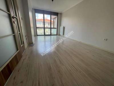 Altıntepe'de Minibüse Yakın Full Ön Cephe 3+1 15