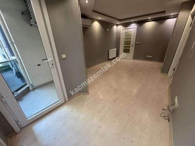 Altıntepe'de 6 Yıllık 1.Kat Ayrı Mutfak Balkonlu 1+1 7