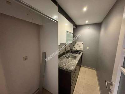 Altıntepe'de 6 Yıllık 1.Kat Ayrı Mutfak Balkonlu 1+1 21