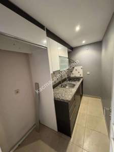 Altıntepe'de 6 Yıllık 1.Kat Ayrı Mutfak Balkonlu 1+1 20