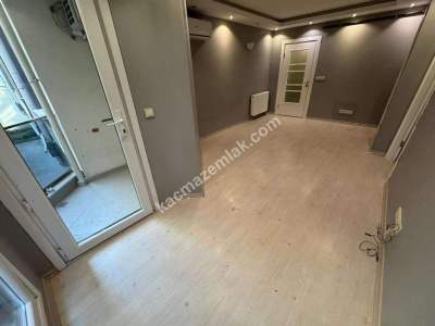 Altıntepe'de 6 Yıllık 1.Kat Ayrı Mutfak Balkonlu 1+1 3