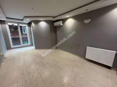 Altıntepe'de 6 Yıllık 1.Kat Ayrı Mutfak Balkonlu 1+1 2