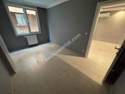 Altıntepe'de 6 Yıllık 1.Kat Ayrı Mutfak Balkonlu 1+1 29