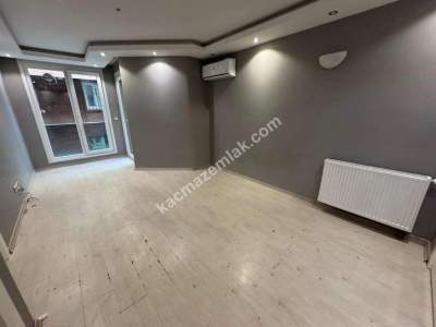 Altıntepe'de 6 Yıllık 1.Kat Ayrı Mutfak Balkonlu 1+1 5