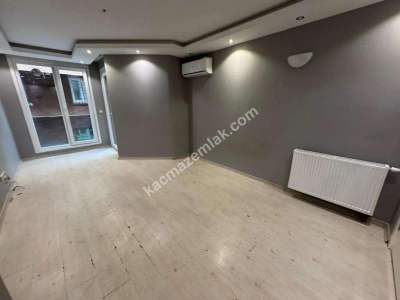 Altıntepe'de 6 Yıllık 1.Kat Ayrı Mutfak Balkonlu 1+1 4