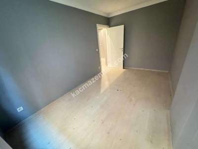 Altıntepe'de 6 Yıllık 1.Kat Ayrı Mutfak Balkonlu 1+1 30