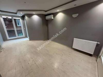 Altıntepe'de 6 Yıllık 1.Kat Ayrı Mutfak Balkonlu 1+1 6