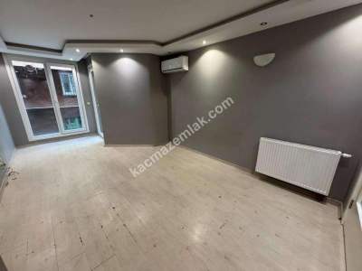 Altıntepe'de 6 Yıllık 1.Kat Ayrı Mutfak Balkonlu 1+1 13