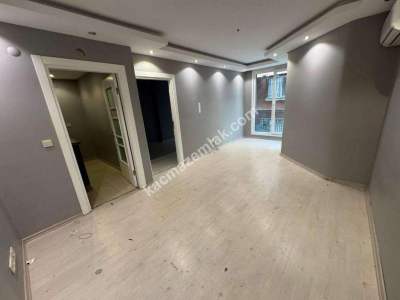 Altıntepe'de 6 Yıllık 1.Kat Ayrı Mutfak Balkonlu 1+1 9