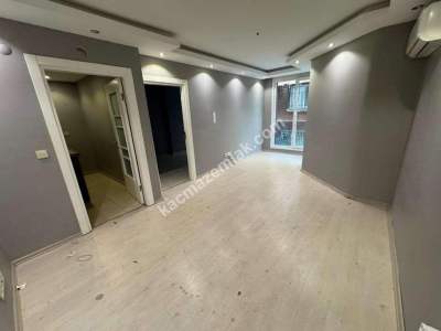 Altıntepe'de 6 Yıllık 1.Kat Ayrı Mutfak Balkonlu 1+1 8