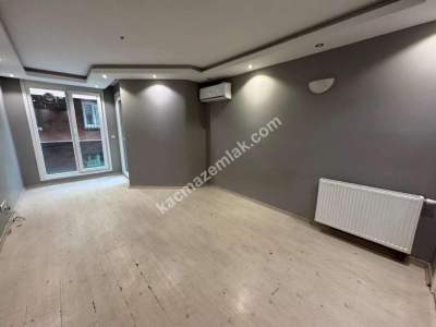 Altıntepe'de 6 Yıllık 1.Kat Ayrı Mutfak Balkonlu 1+1 1