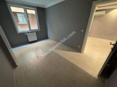 Altıntepe'de 6 Yıllık 1.Kat Ayrı Mutfak Balkonlu 1+1 25