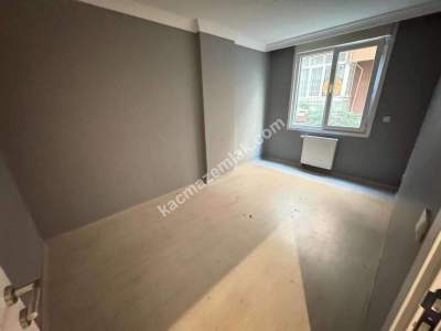 Altıntepe'de 6 Yıllık 1.Kat Ayrı Mutfak Balkonlu 1+1 28