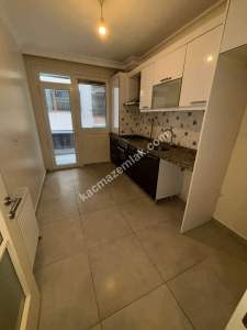 Altıntepe Sahilde Minibüs Yoluna 3.Binada Geniş 3+1 5