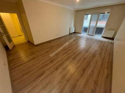 Altıntepe Sahilde Minibüs Yoluna 3.Binada Geniş 3+1 12