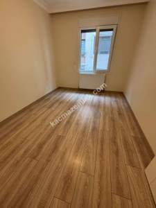 Altıntepe Sahilde Minibüs Yoluna 3.Binada Geniş 3+1 13